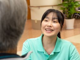 明るい表情のスタッフ