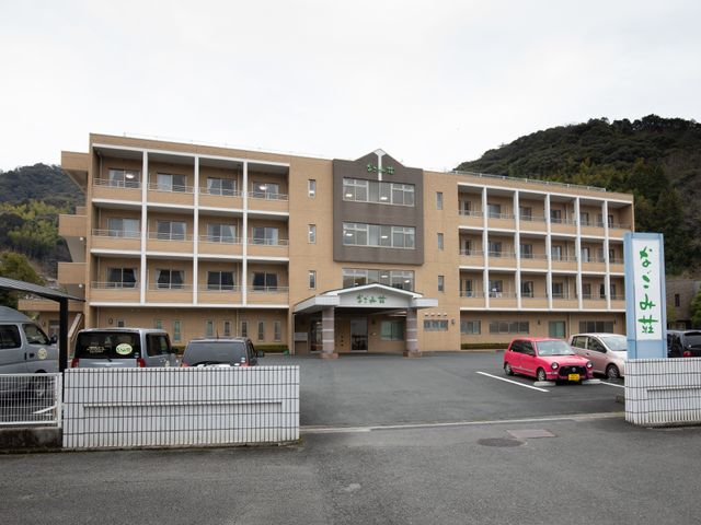 多階層の広々とした外観