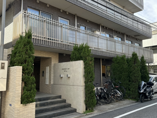 外観の建物正面  