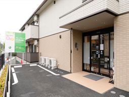 清潔感ある施設のエントランス