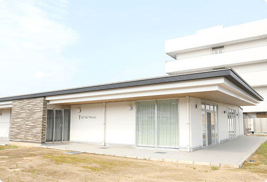 広々とした外観