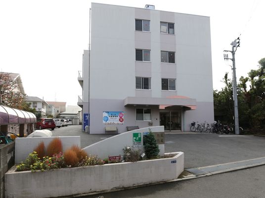 多階層建築のエントランス