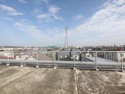市街地を見渡せる屋上