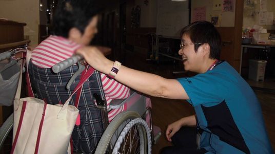 温かい交流の廊下