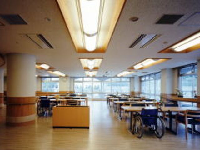 自然光が入るリビング リビング 自然光が差し込む明るいリビングです。車椅子での移動も快適に行える広さがあります。