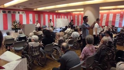 賑やかな交流の場