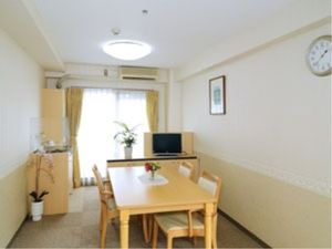 明るい居室の一角