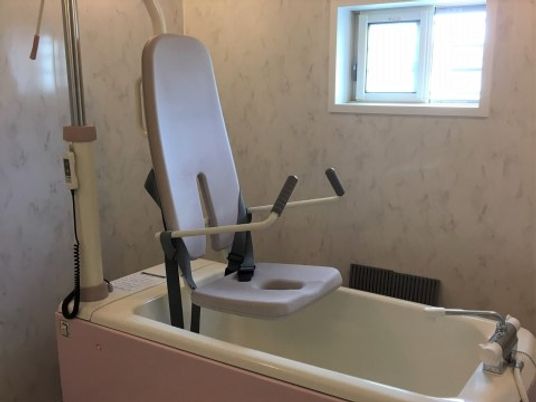 介護用のバスチェア付浴室