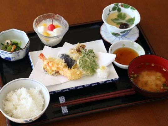 和食の食事セット