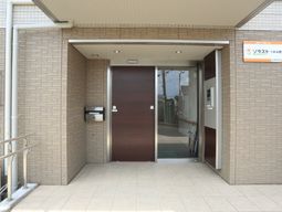 清潔感のあるエントランス
