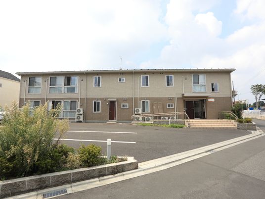 広々とした建物の外観