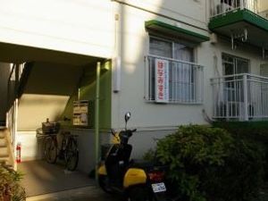 建物外観と玄関まわり  