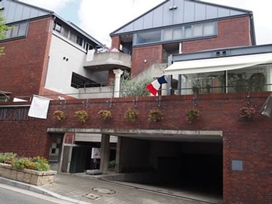 外観の建物正面  