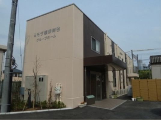 落ち着いた施設の外観