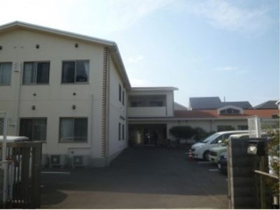 広々としたエントランスの施設