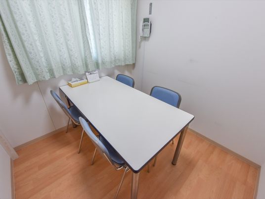 明るい小規模な居室