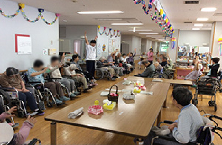 横浜市立脳卒中・神経脊椎センター 介護老人保健施設 コスモスの外観