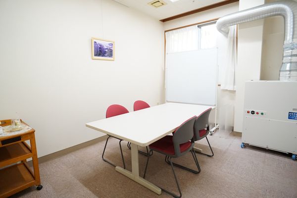シンプルな多目的室