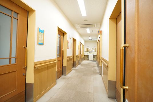 廊下の清潔な風景