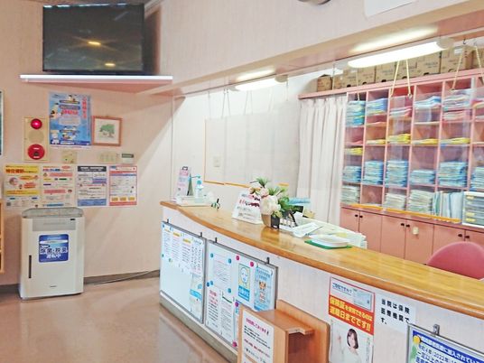 掲示物のあるフロント  