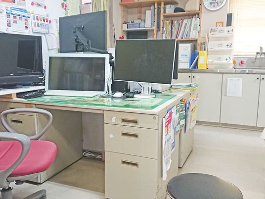 事務作業の机まわり  