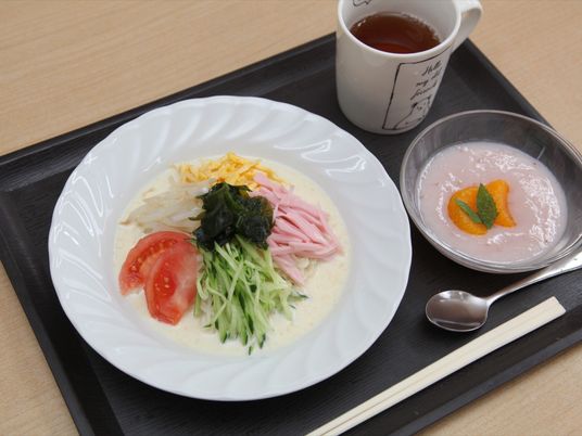 彩り豊かな食事セット
