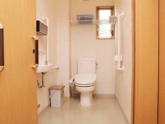 バリアフリーのトイレ空間