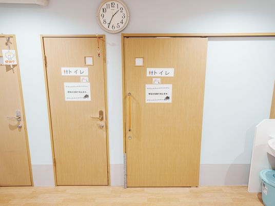 清潔な共有エリアのドア