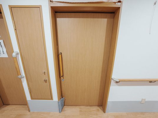 手すりがある廊下
