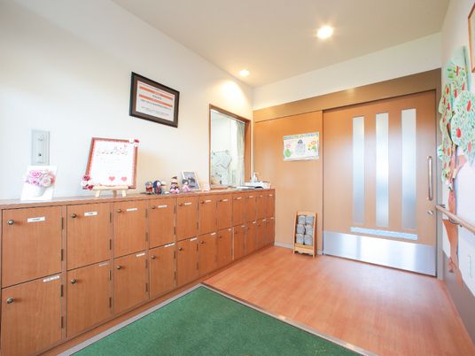 エントランスの明るい印象