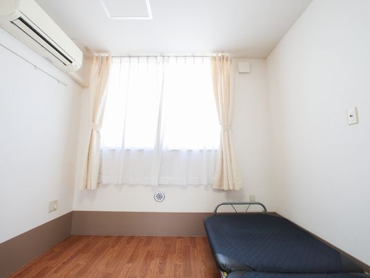 明るく清潔な居室