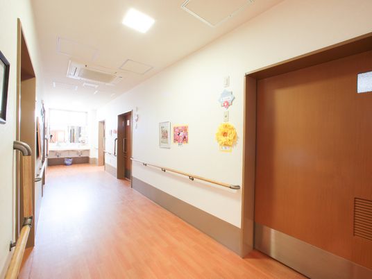 暖かみのある廊下