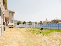 広々とした施設の庭
