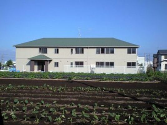 2階建ての建物外観  
