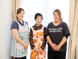 スタッフ三人の集合