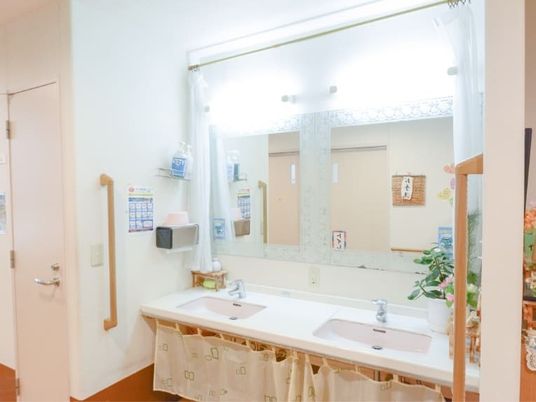 明るい洗面台  