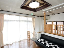 和モダンなリビング空間