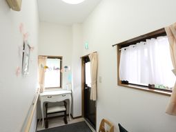 明るく清潔感のある居室