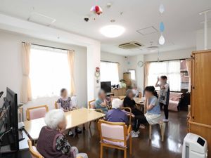 共有リビングの日常風景