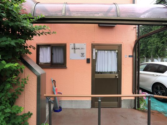 エントランスの綺麗な外観