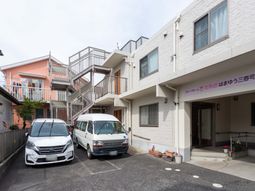 施設正面玄関