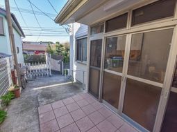 日当たり良好なエントランス