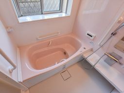 明るい清潔な浴室