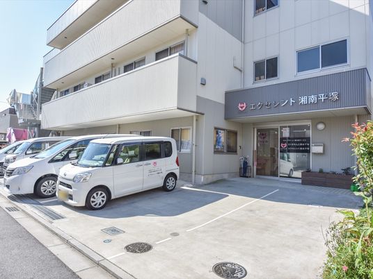 施設エントランスの外観