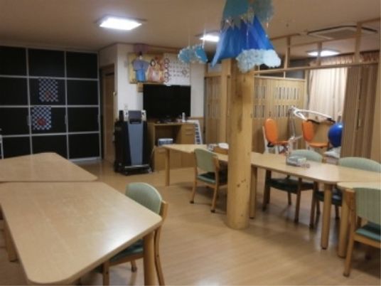 明るい環境の食堂