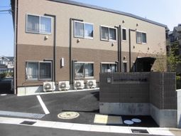 新しい建物の外観