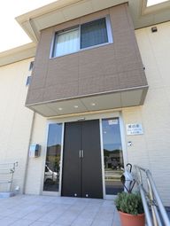 清潔なエントランスの外観