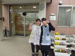 笑顔のスタッフ二人