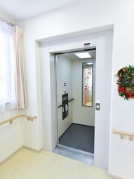 エレベーターの入口