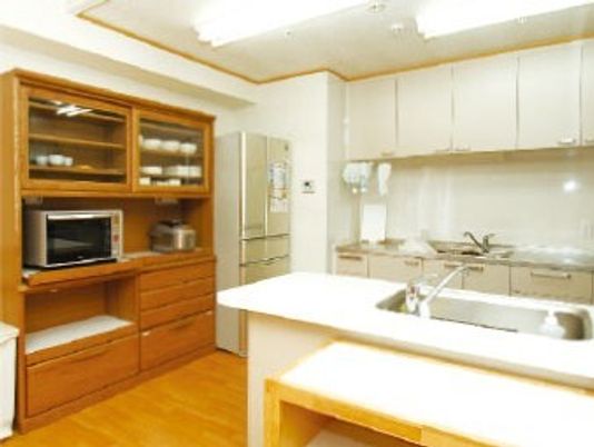 清潔で広々としたキッチン
